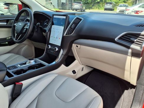 Used 2022 Ford Edge Titanium AWD/4WD image 11