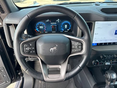 Used 2025 Ford Bronco Outer Banks AWD/4WD image 14