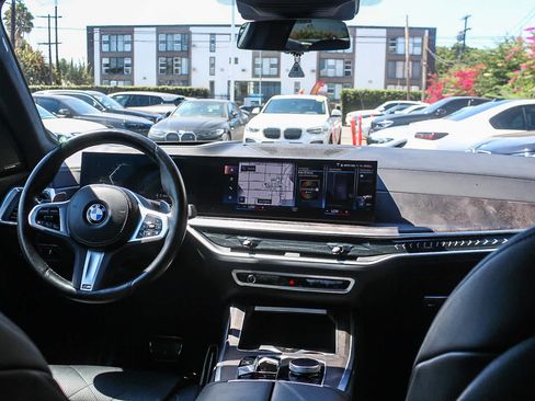 Used 2023 BMW X7 xDrive40i w/ M Sport Package AWD/4WD image 12
