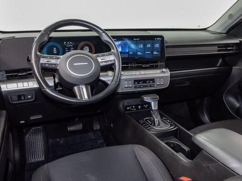 Used 2025 Hyundai Kona SEL FWD image 7