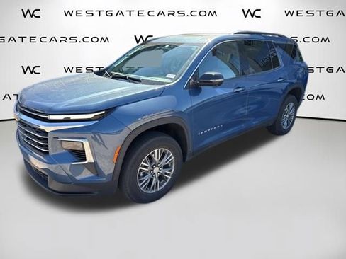 Used 2024 Chevrolet Traverse LT image 1