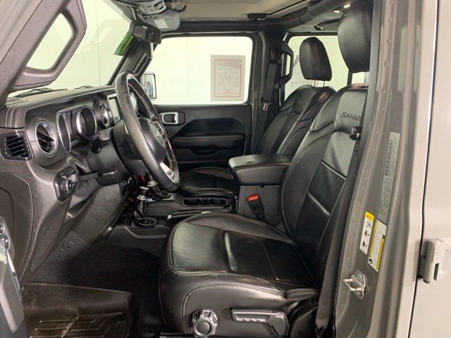 Used 2019 Jeep Wrangler Unlimited Sahara w/ Cold Weather Group AWD/4WD image 18
