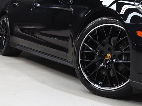 Used 2018 Porsche Panamera 4 AWD/4WD image 7