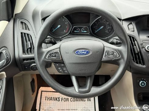 Used 2017 Ford Focus SE FWD image 19
