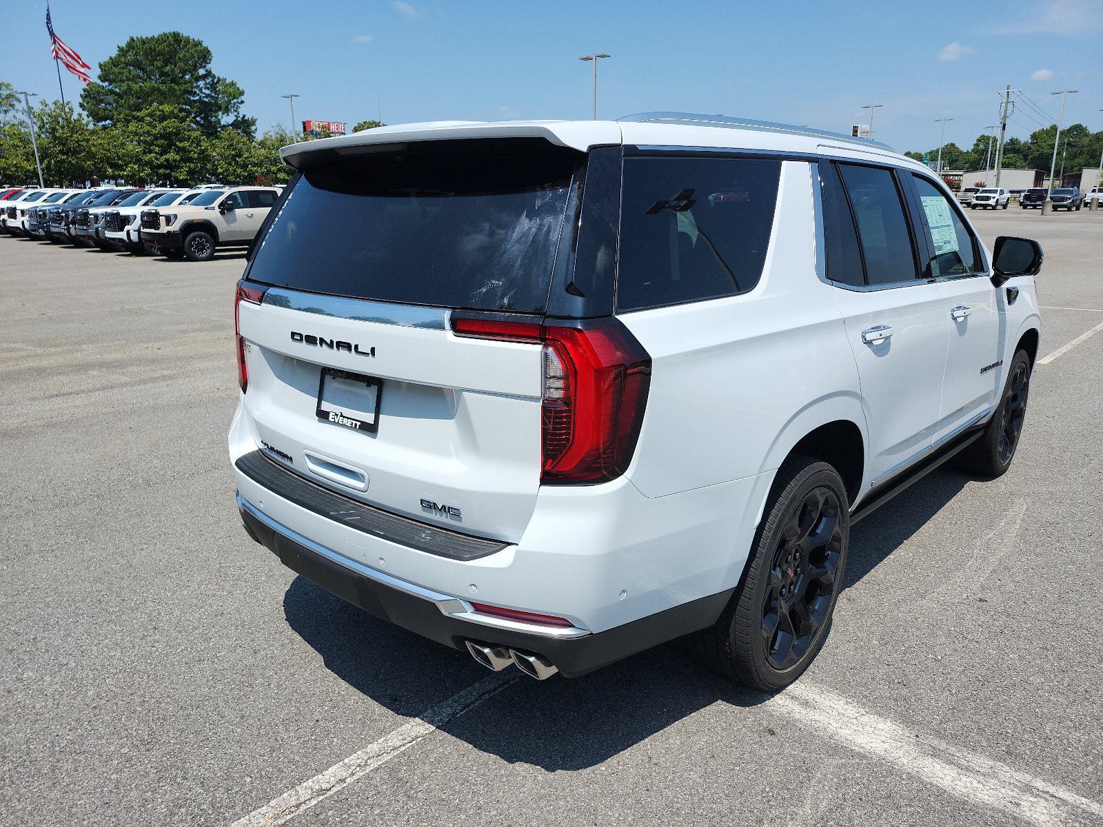 New 2026 GMC Yukon Denali w/ Denali Reserve Package AWD/4WD image 3