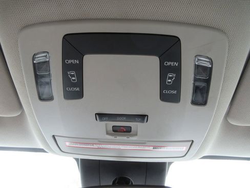 Used 2022 Toyota Sienna LE FWD image 31