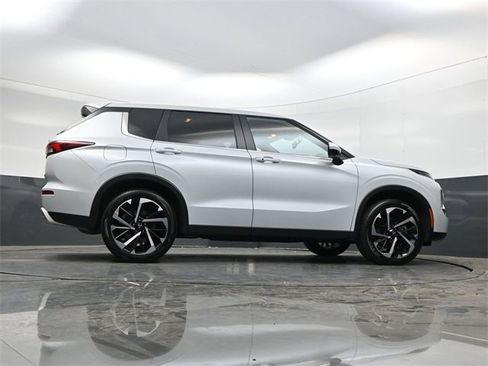 Used 2024 Mitsubishi Outlander SE image 37