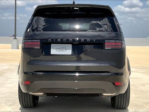 New 2025 Land Rover Discovery Dynamic SE image 4