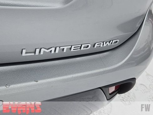 Used 2021 Toyota Highlander Limited image 3