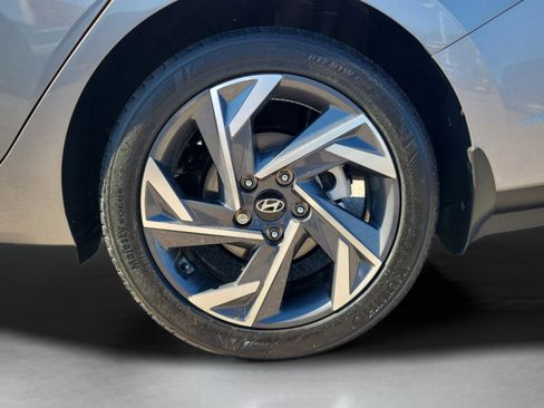 Used 2025 Hyundai Elantra Sport image 6