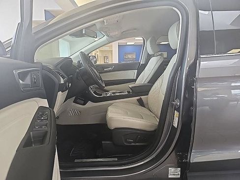 Used 2023 Ford Edge Titanium image 11