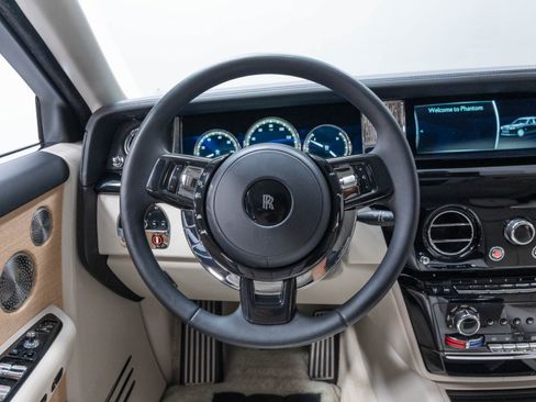 Used 2019 Rolls-Royce Phantom Sedan RWD image 76