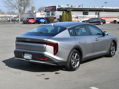 Used 2025 Kia K4 LXS image 8