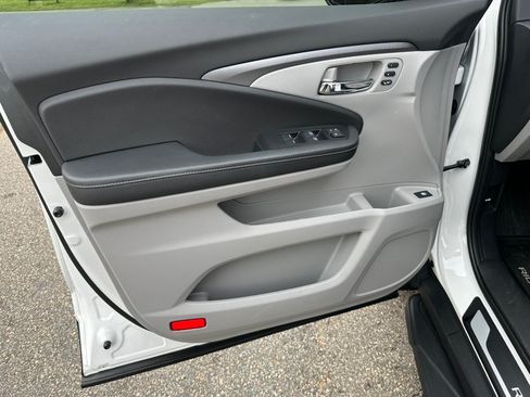 Used 2025 Honda Ridgeline RTL image 9