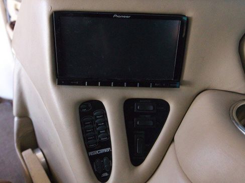 Used 2009 Cadillac Escalade ESV AWD w/ Livery Package image 37