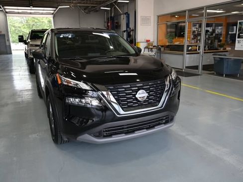 Used 2023 Nissan Rogue S AWD/4WD image 3