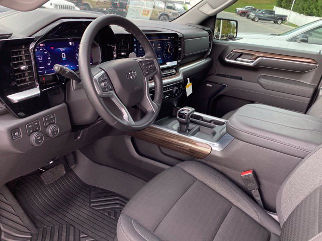 Used 2026 Chevrolet Silverado 1500 LT Trail Boss w/ Safety Package AWD/4WD image 11
