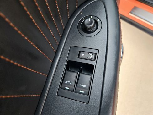 Used 2014 Dodge Challenger R/T image 31