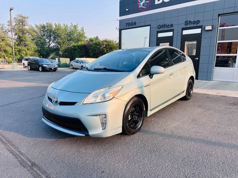 Used 2012 Toyota Prius Three FWD image 3