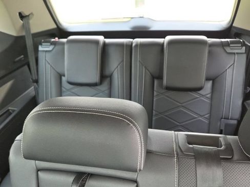 Used 2024 Volkswagen Atlas SE FWD image 12