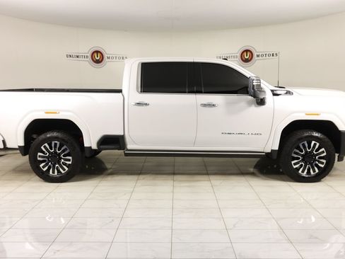 Used 2025 GMC Sierra 2500 Denali Ultimate AWD/4WD image 2