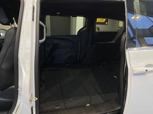 New 2026 Chrysler Pacifica Select image 32