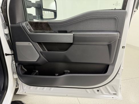 Used 2023 Ford F250 Lariat w/ FX4 Off-Road Package image 37