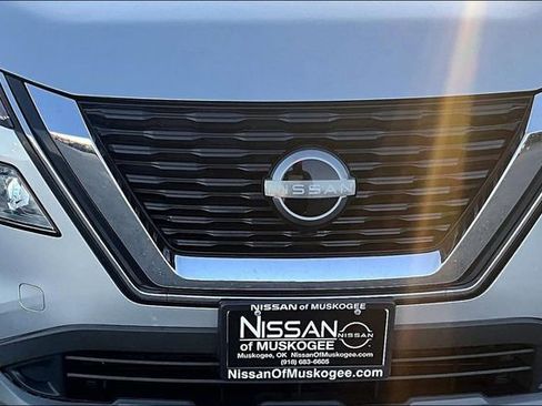 Used 2022 Nissan Rogue SV image 30