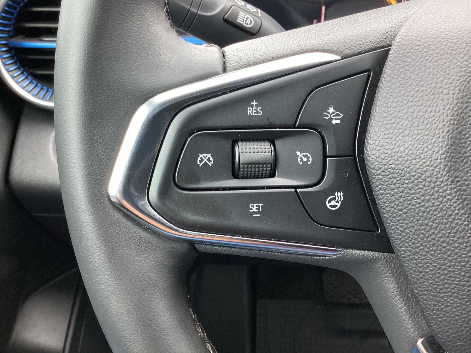 Used 2025 Chevrolet Trax LT w/ Driver Confidence Package FWD image 18