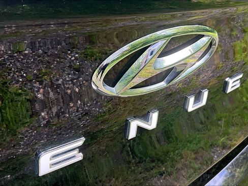 Used 2025 Hyundai Venue SEL FWD image 31