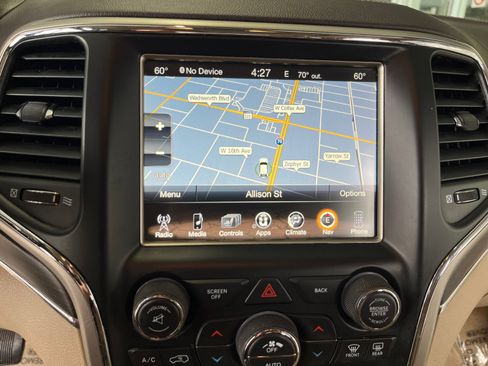 Used 2017 Jeep Grand Cherokee Overland AWD/4WD image 27