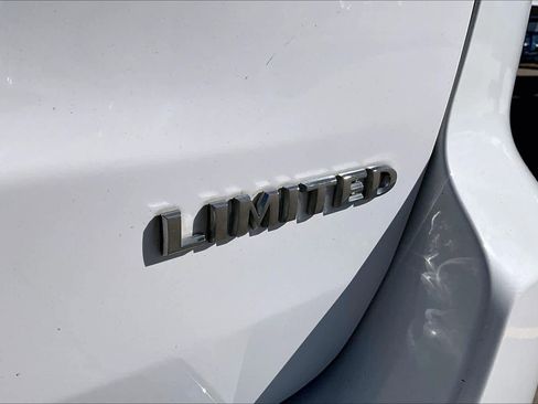 Used 2018 Jeep Grand Cherokee Limited image 10