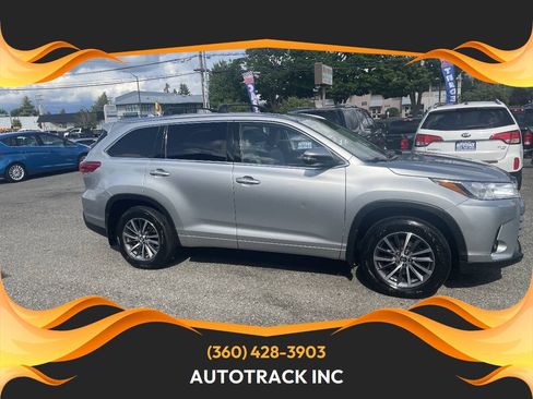 Used 2018 Toyota Highlander XLE AWD/4WD image 1