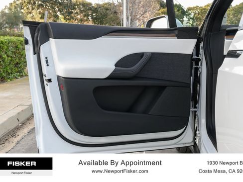 Used 2022 Tesla Model X image 11