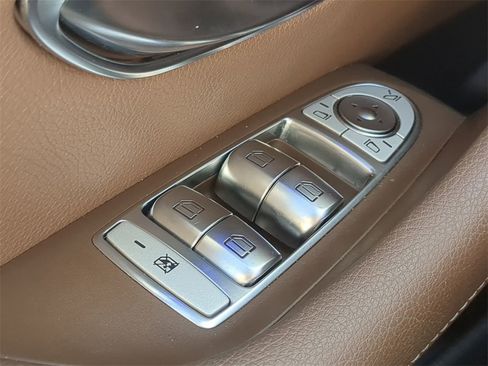 Used 2018 Mercedes-Benz E 300 image 24