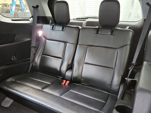 Used 2022 Ford Explorer XLT w/ Equipment Group 202A AWD/4WD image 29
