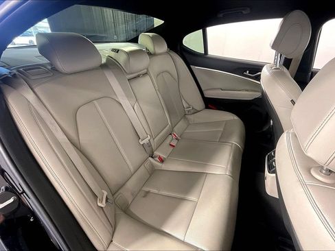 Used 2022 Genesis G70 2.0T RWD image 36