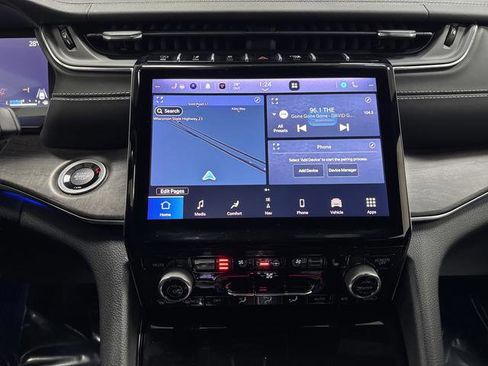 Used 2022 Jeep Grand Cherokee Overland w/ Luxury Tech Group IV image 9