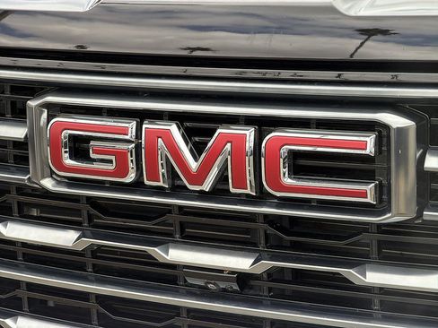 Used 2025 GMC Sierra 2500 AT4 AWD/4WD image 30