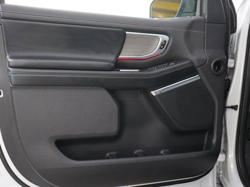 Used 2025 Ford Expedition Platinum AWD/4WD image 22