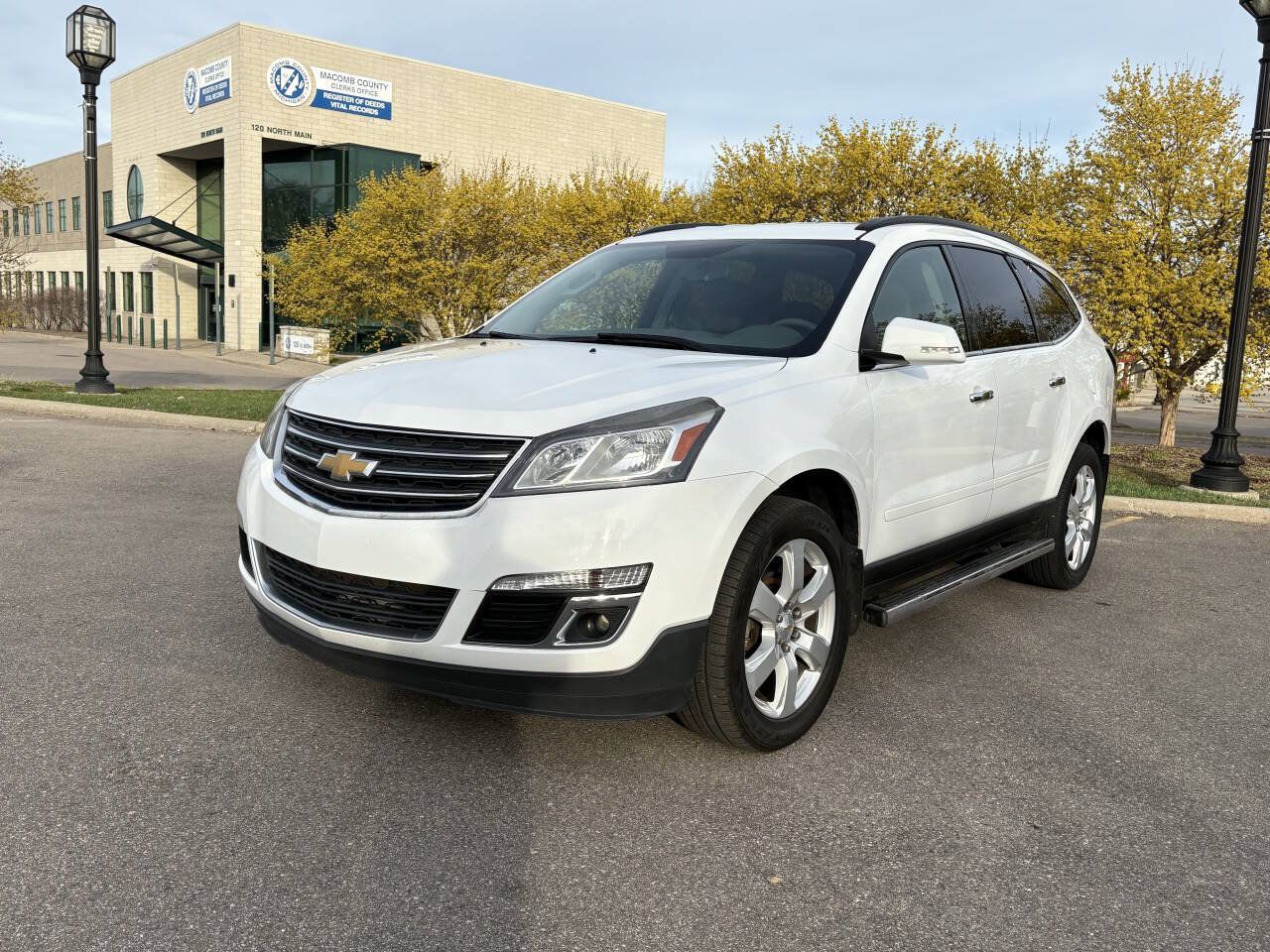 Used 2017 Chevrolet Traverse LT w/ Style and Technology Package FWD image 17