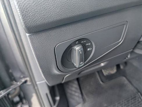 Certified 2021 Volkswagen Tiguan SE FWD image 32