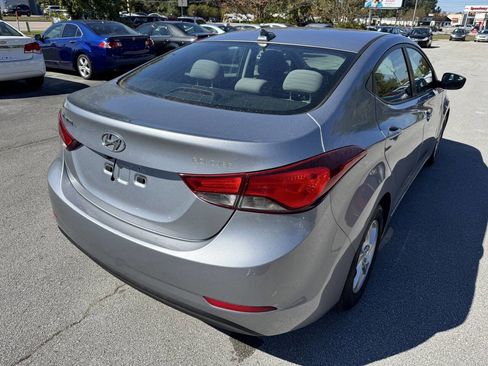 Used 2015 Hyundai Elantra SE image 6