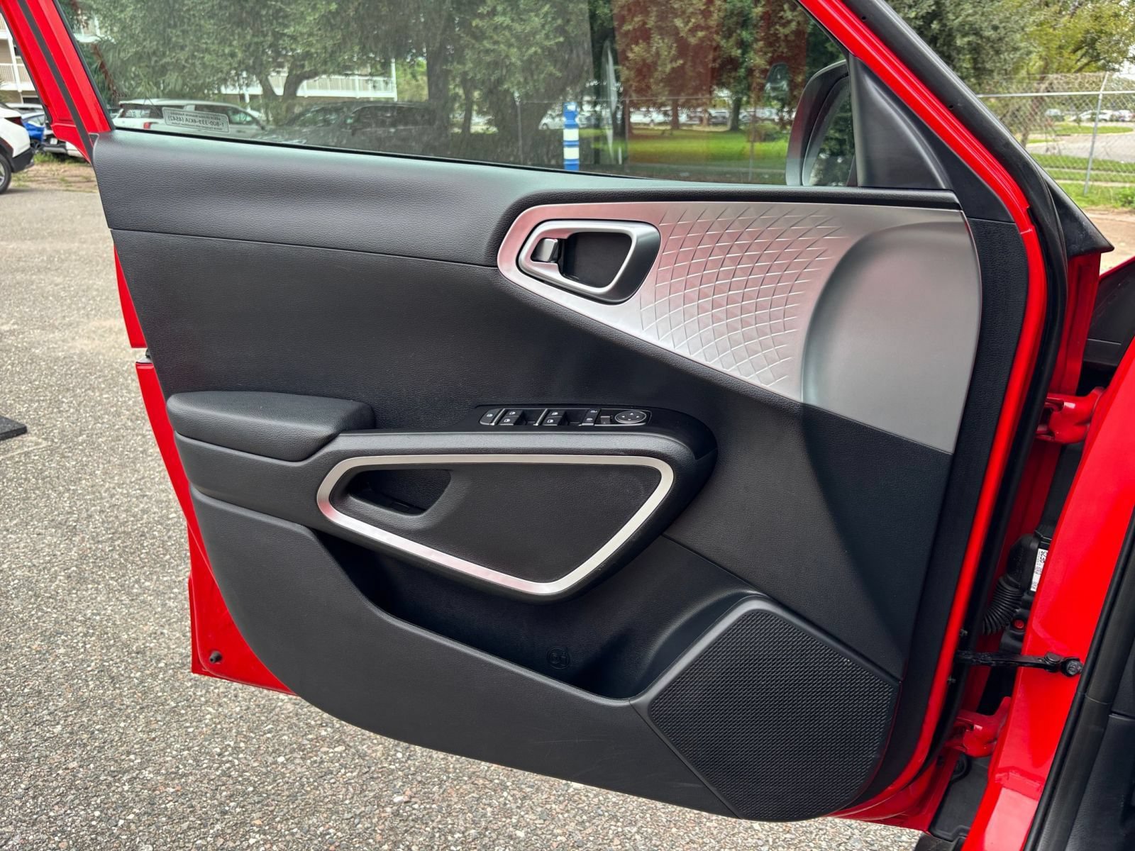 Used 2025 Kia Soul LX w/ LX Technology Package FWD image 18