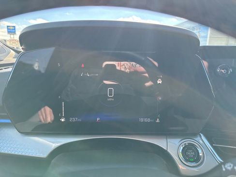 Used 2025 Chevrolet Trax LT w/ LT Convenience Package image 18