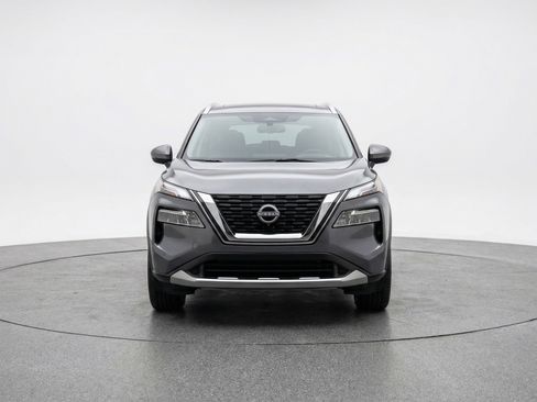 Used 2025 Nissan Rogue SV image 2