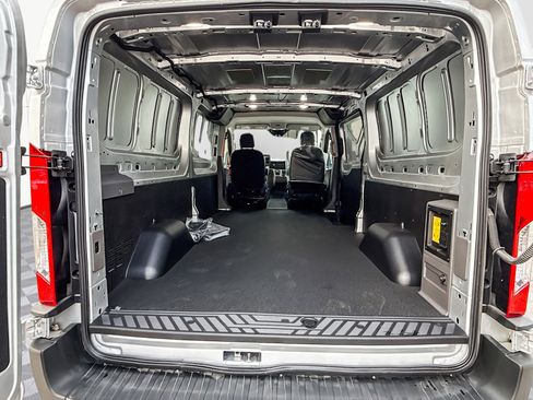 Used 2023 Ford E-Transit Low Roof image 31