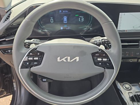Certified 2023 Kia Niro EX image 28