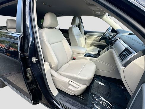 Used 2019 Volkswagen Atlas SE w/ Towing Package image 27