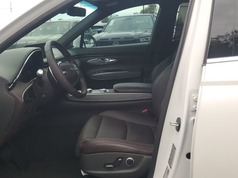 Used 2023 Genesis GV70 2.5T w/ Advanced Package image 19